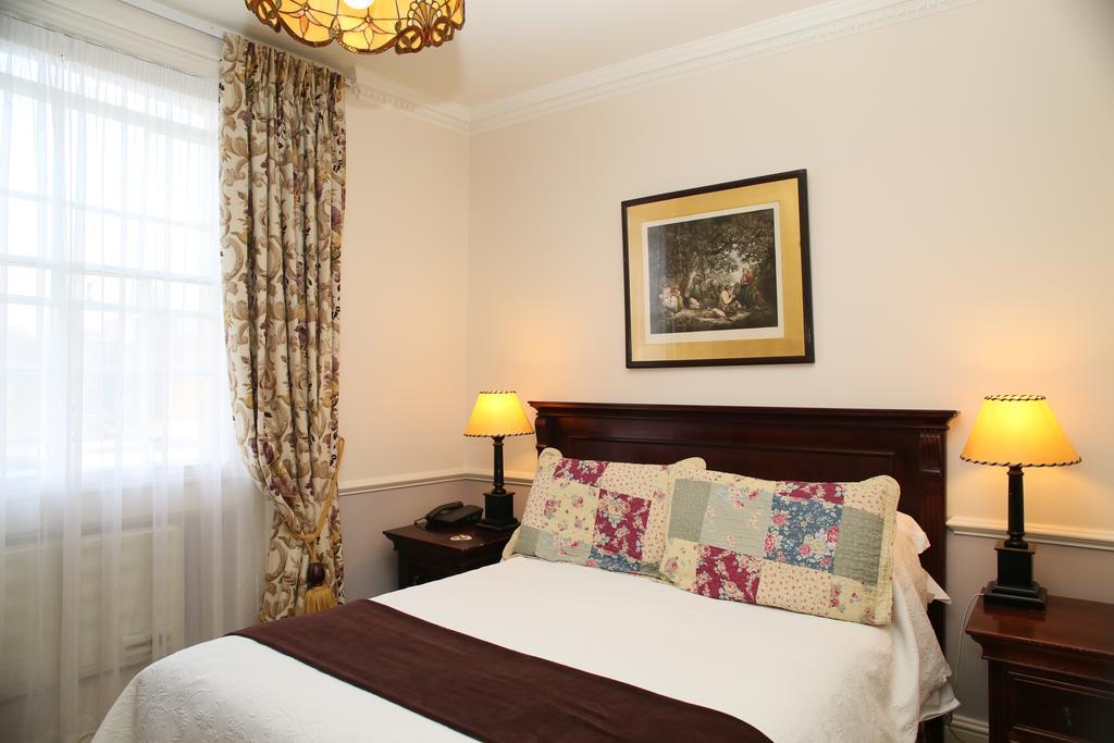 Lord Milner Hotel ลอนดอน ภายนอก รูปภาพ